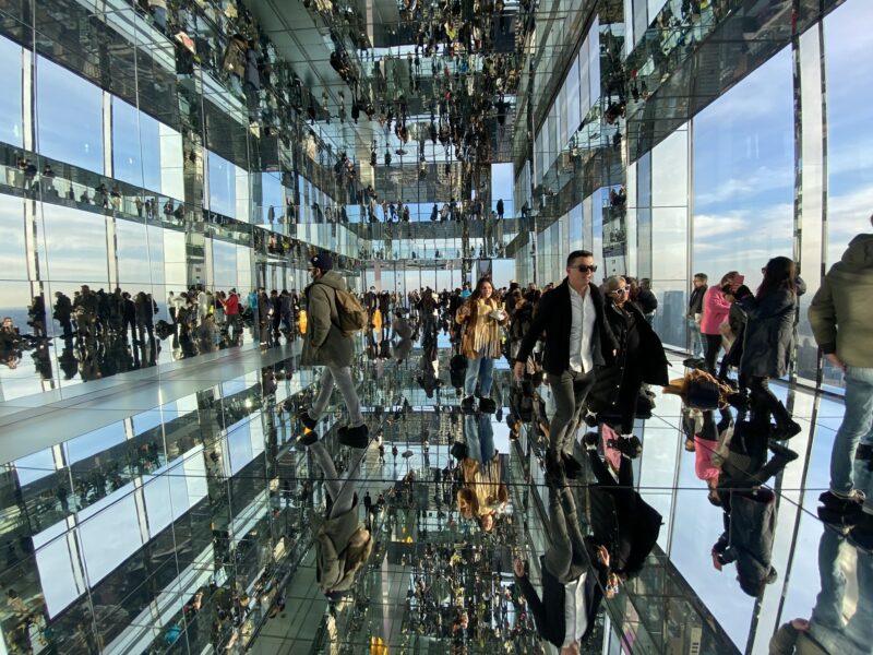 Lire la suite à propos de l’article Miroirs en Architecture d’Intérieur : Réflexions Élégantes par l’Architecte Encadré